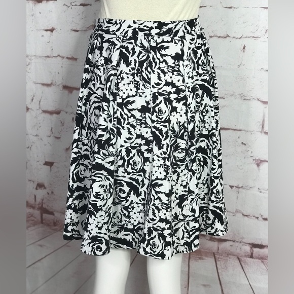 ADRIENNE VITTADINI XS Floral Black & White Box Pleat A-Line Swing Skater Skirt - Picture 9 of 13